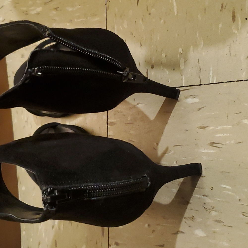 Shoes - Picture 4 of 4